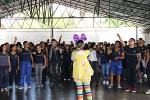 Imagem da notícia - FHAJ participa do Papo Ciência na  Escola Estadual Carvalho Leal