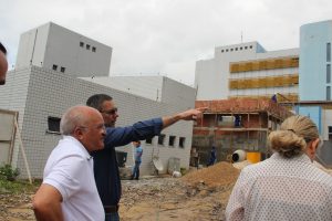 Imagem da notícia - Governador do Amazonas, José Melo, anuncia reforma do Hospital Adriano Jorge e início das obras do centro de oncologia da Fundação Cecon