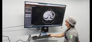 Imagem da notícia - A Fundação Hospital Adriano Jorge disponibilizar para todas suas salas do seu centro cirúrgico, computadores e telas de 50 “