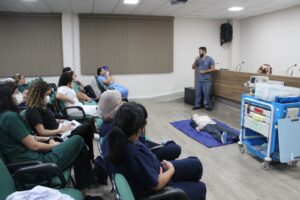 Funcionários da Fundação Hospital Adriano Jorge recebem treinamento para suporte básico de vida