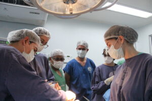 Imagem da notícia - “A cirurgia veio na hora certa”, diz filho e paciente idoso atendido na jornada de cirurgias promovida pela Saúde do Amazonas