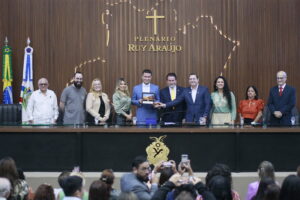 Imagem da notícia - Fundação Hospital Adriano Jorge recebe homenagem da Aleam pelos seus 72 anos de existência